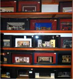 Maquettes op rekken. Copyright De Munt