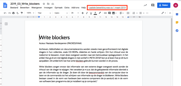 Je kan alle wijzigingen in een Google document zien door op ‘Alle wijzigingen zijn opgeslagen in Drive’ te klikken.
