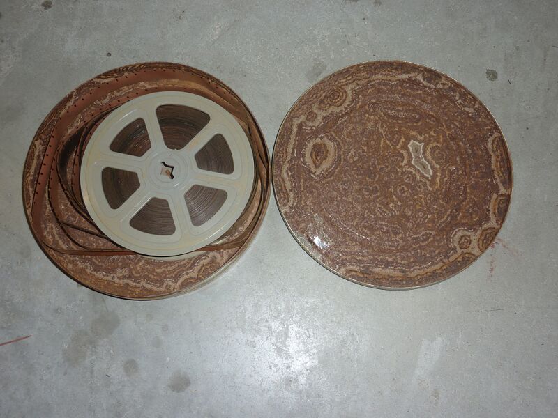 Bestand:Eén van de filmblikken met roestsporen.jpg